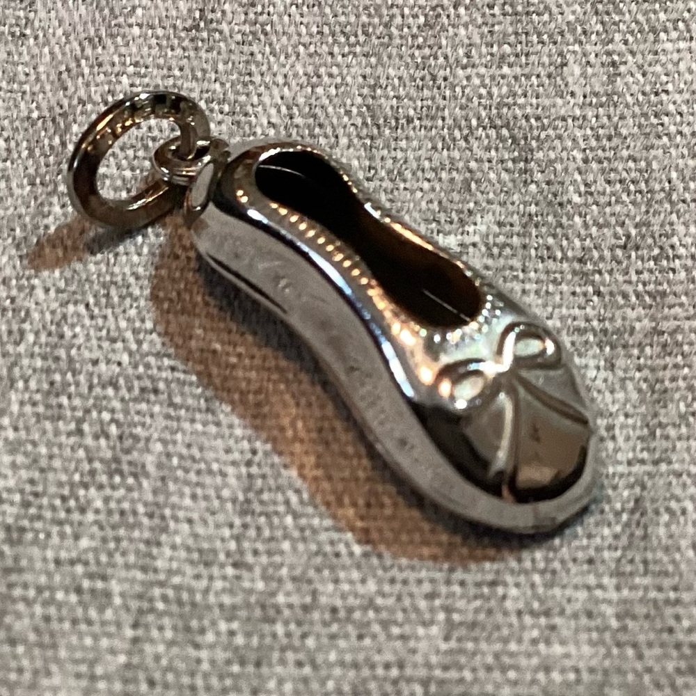 Beaucraft Vintage sterling silver ballet slipper with jump ring